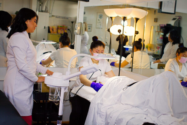 clase de estetica, escuela de belleza en new york